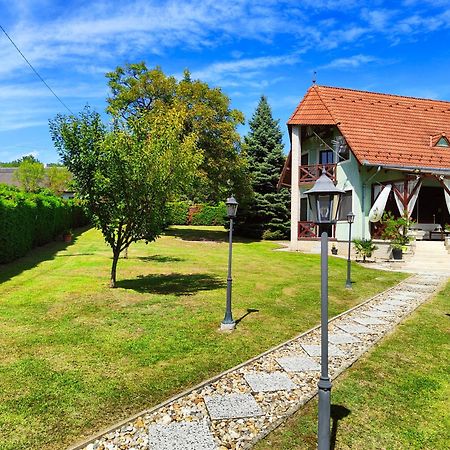 Balatongyörök Balaton Garden 아파트 외부 사진